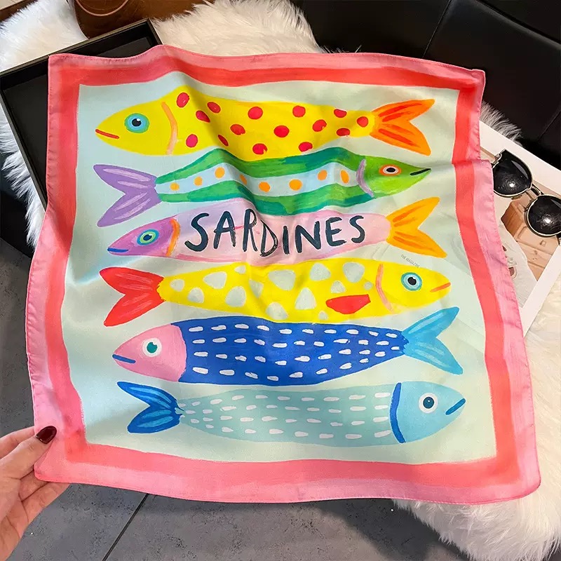 Scarf Silk Square - ผ้าพันคอไหมลายปลาแฟชั่น ผ้าคลุมศีรษะผู้หญิง สไตล์หรูหรา ใช้ได้ทุกฤดู ประดับตกแต่ง ผูกคอ