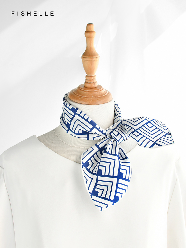 จีนคลาสสิกสีฟ้าสีขาวธรรมชาติ S - Scarf Silk Square บทวิจารณ์และราคา
