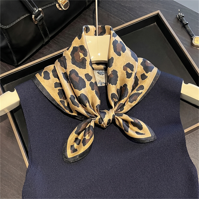 ผ้าพันคอไหมแท้ 100% ลายเสือดาว - Scarf Silk Square บทวิจารณ์และราคา