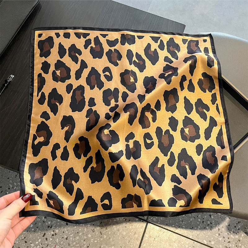 ผ้าพันคอไหมแท้ 100% ลายเสือดาว - Scarf Silk Square บทวิจารณ์และราคา