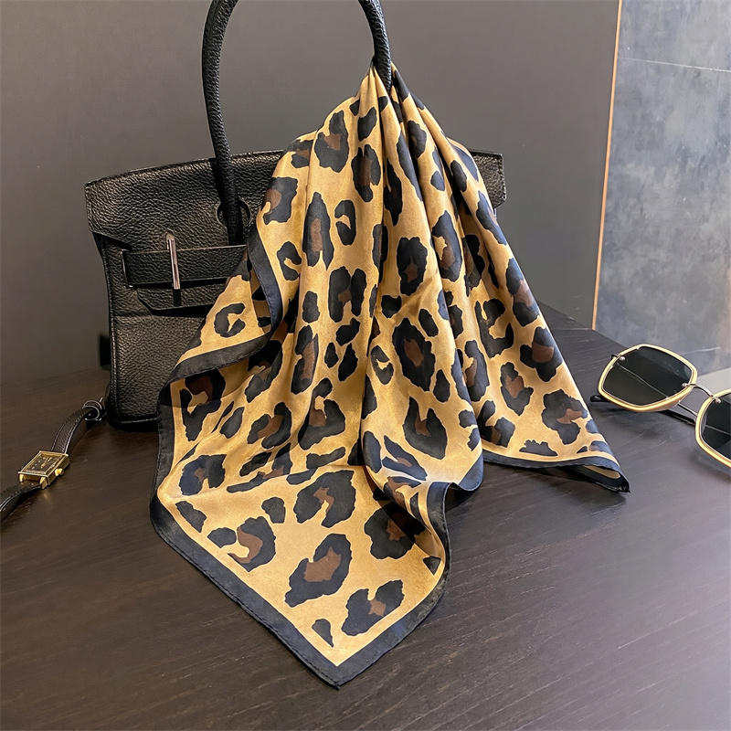 ผ้าพันคอไหมแท้ 100% ลายเสือดาว - Scarf Silk Square บทวิจารณ์และราคา